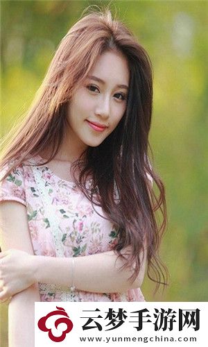 儿子我还怀着孕呢小心肚子，网友热议：这妈**关爱真是暖心又搞笑！