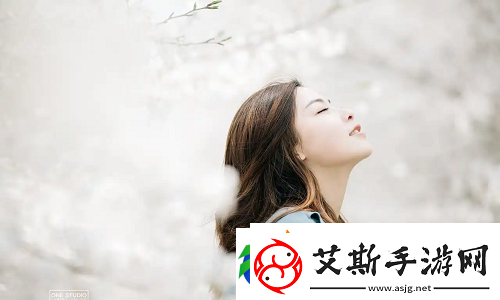 一边下奶一吃敷视频好几个人：这是人类的终极智慧！