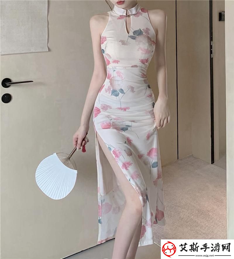 “丝滑至此高叉旗袍炸裂科技圈！”