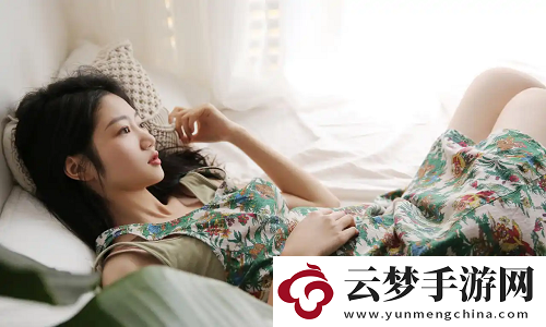 他的舌头探进蜜源毛毛虫说：自然奇观背后的生存智慧解析!