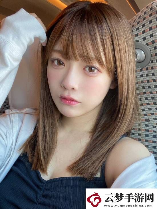 这个身材超狂的写真美女还是数学学霸