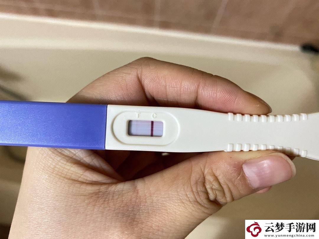 “一深一浅间-流光易逝-深红之谜：网络狂欢背后的反思”