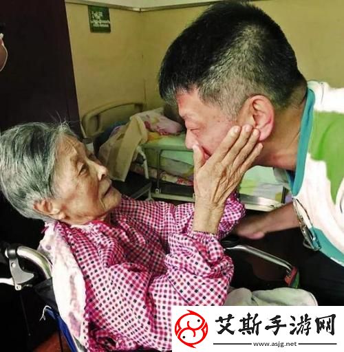 老母亲把儿子当丈夫的表现：情感依赖的深层解析
