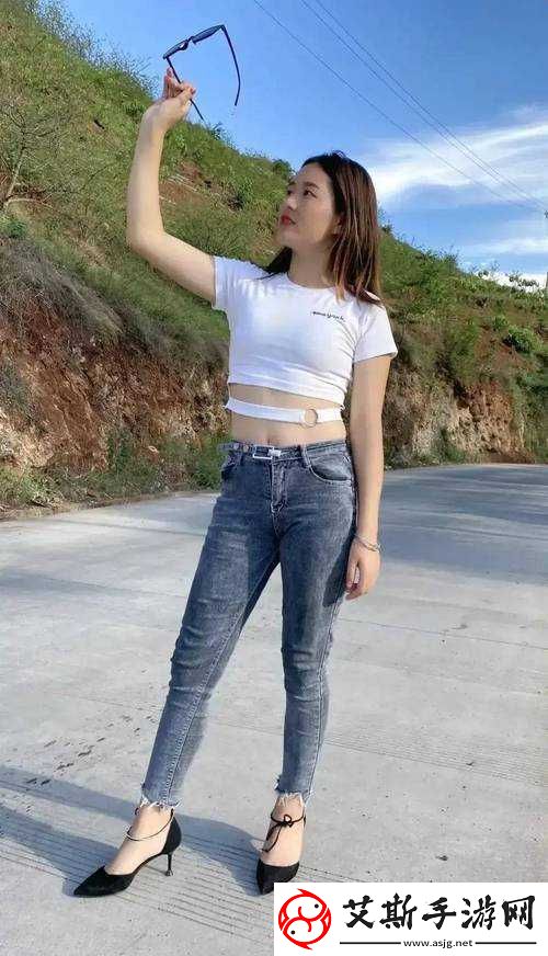 性感美女口水久久久久久久：让人浮想联翩的独特景象