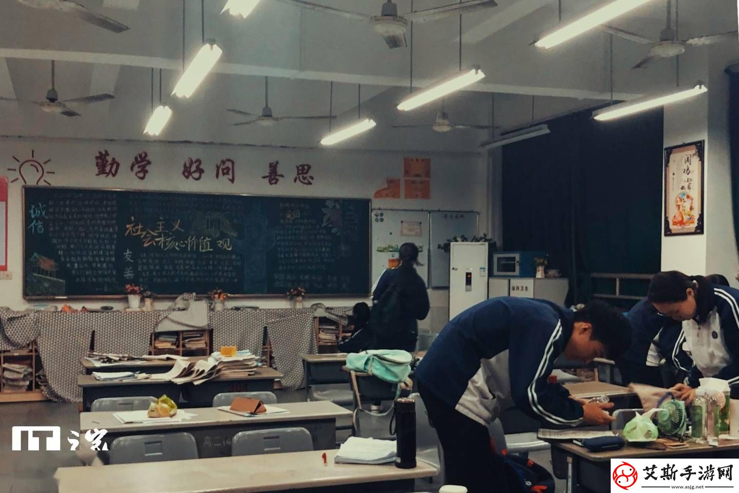 北京中小学秋季起开设AI通识课-每学年至少8课时-全面覆盖各学段！
