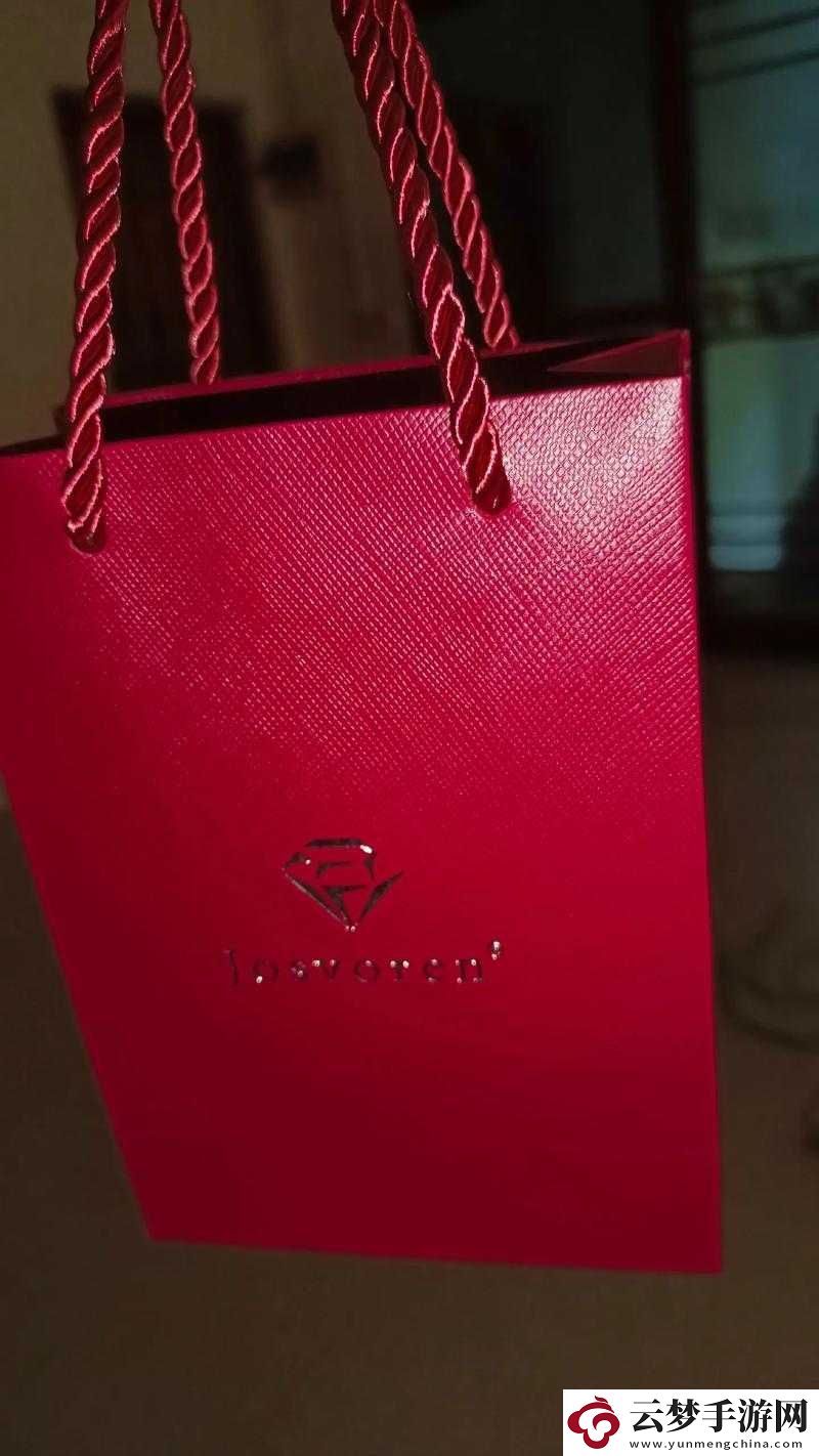 凛凛子毕业典礼前妈妈送的礼物太贵重-引发友热议