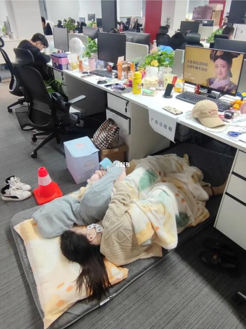 办公室可不可以干湿你的床垫，网友分享：职场生活的多样性与挑战