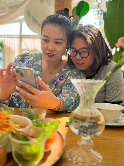 姐姐说家里没人给我看下面