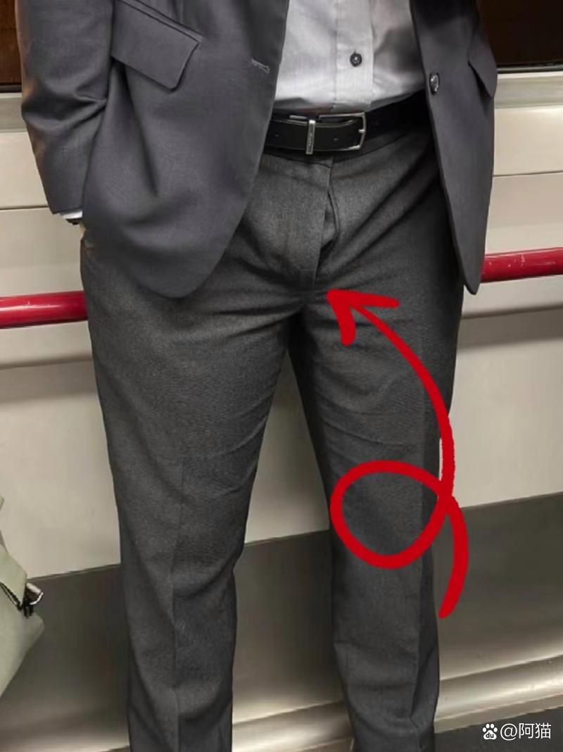 总裁的裤子拉链开了